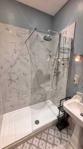 Westgate ensuite shower