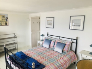 Sundial_House_Lyme_Regis_Sundial-Bedroom-1-IMG_2175-667x500